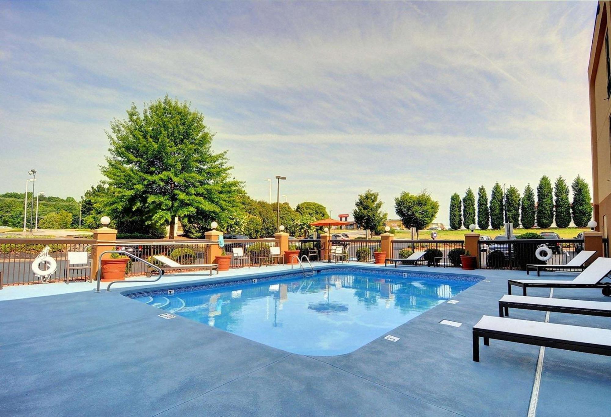 Hampton Inn Eden Екстер'єр фото